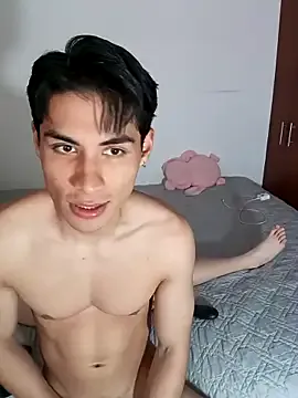 Yui-Ch – webcam model profile photo Image 6