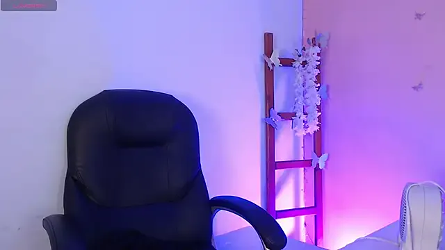 NANA_7 – webcam model profile photo Image 10