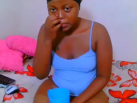 seraphine23 – webcam model profile photo Image 8