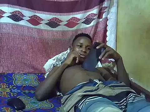 roouse – webcam model profile photo Image 15