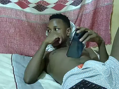 roouse – webcam model profile photo Image 16