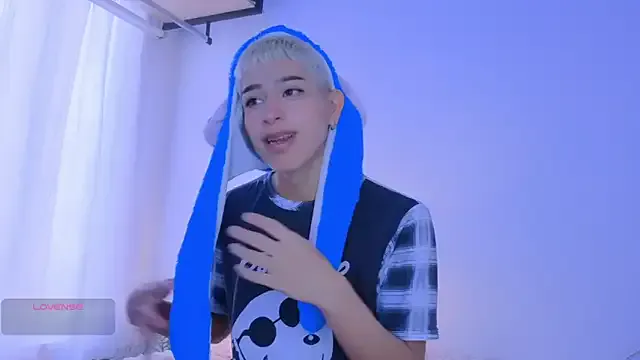 roouse – webcam model profile photo Image 16