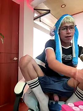 roouse – webcam model profile photo Image 18