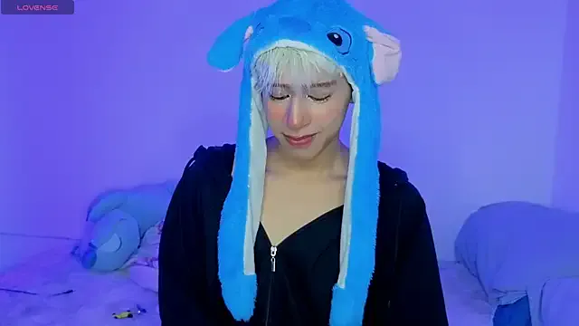 roouse – webcam model profile photo Image 2