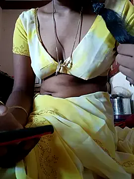 MoniqueDare – webcam model profile photo Image 2