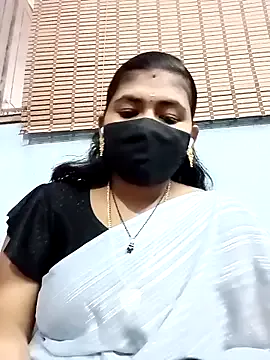 hina_porn – webcam model profile photo Image 4