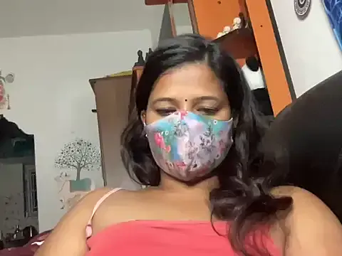 yiyi5588 – webcam model profile photo Image 12