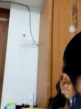 yiyi5588 – webcam model profile photo Image 4