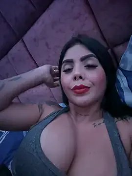 roouse – webcam model profile photo Image 4
