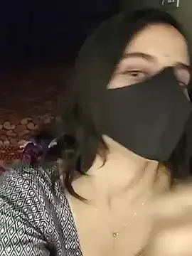 roouse – webcam model profile photo Image 5