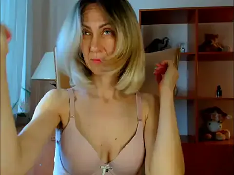 roouse – webcam model profile photo Image 10