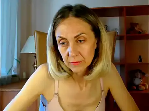 roouse – webcam model profile photo Image 9
