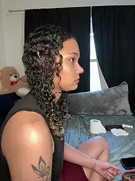 Mia--meow – webcam model profile photo Image 2
