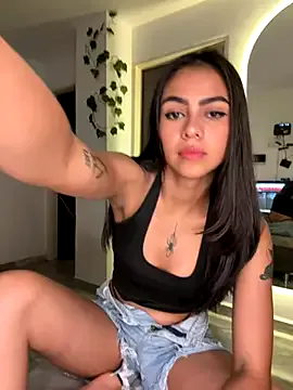 roouse – webcam model profile photo Image 15