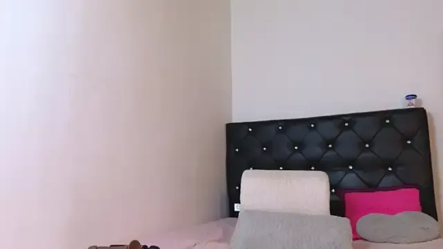 zui_lu – webcam model profile photo Image 12