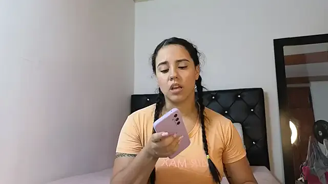 zui_lu – webcam model profile photo Image 9