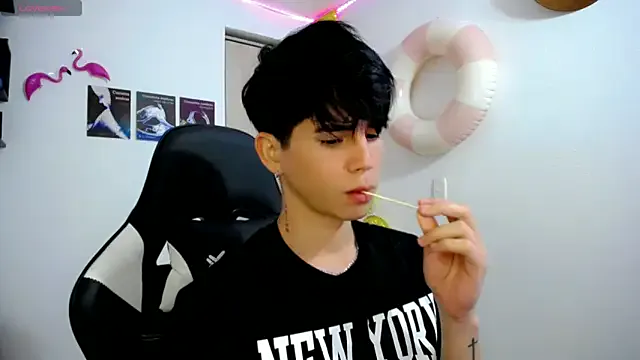 your_pervy_son – webcam model profile photo Image 17