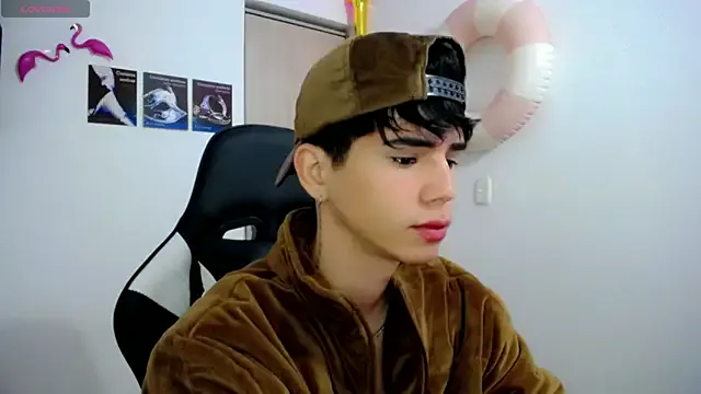 your_pervy_son – webcam model profile photo Image 18