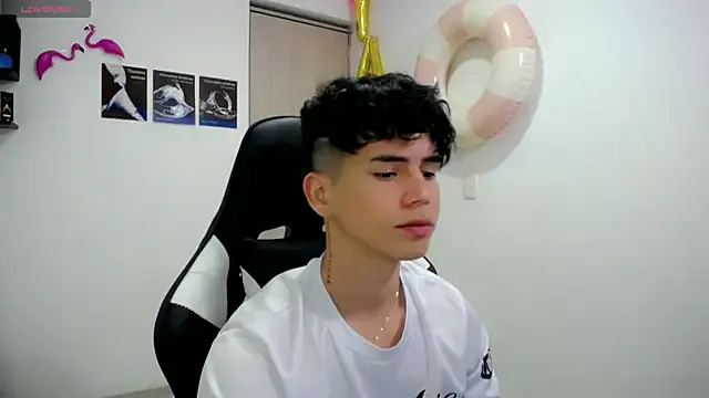 your_pervy_son – webcam model profile photo Image 19