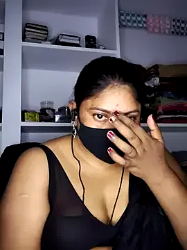 roouse – webcam model profile photo Image 18
