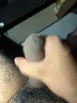 Mikev – webcam model profile photo Image 4