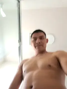 roouse – webcam model profile photo Image 9