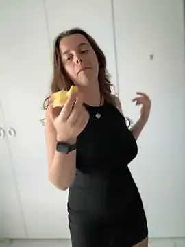 AngelaDevlin – webcam model profile photo Image 17