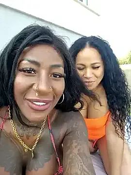 roouse – webcam model profile photo Image 4