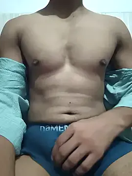 roouse – webcam model profile photo Image 6