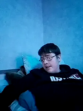 roouse – webcam model profile photo Image 3