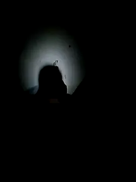 Awesomelusty – webcam model profile photo Image 9