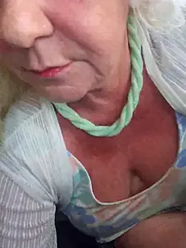 roouse – webcam model profile photo Image 4