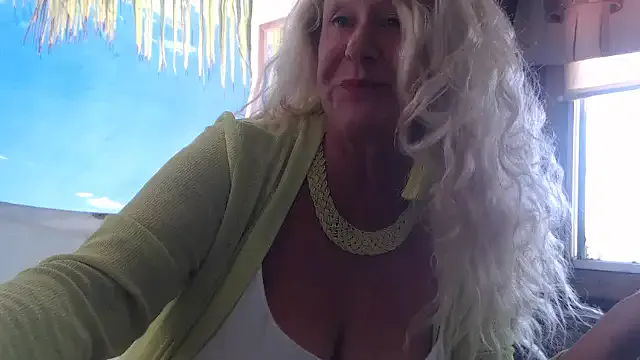 roouse – webcam model profile photo Image 6