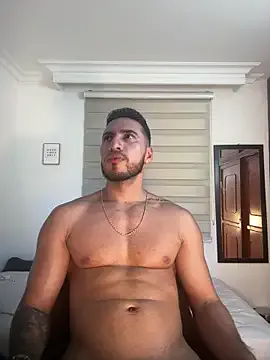 roouse – webcam model profile photo Image 14