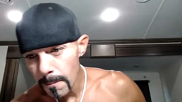  – webcam model profile photo Image 17