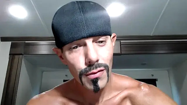  – webcam model profile photo Image 3