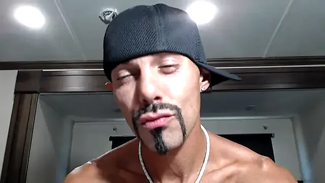  – webcam model profile photo Image 5