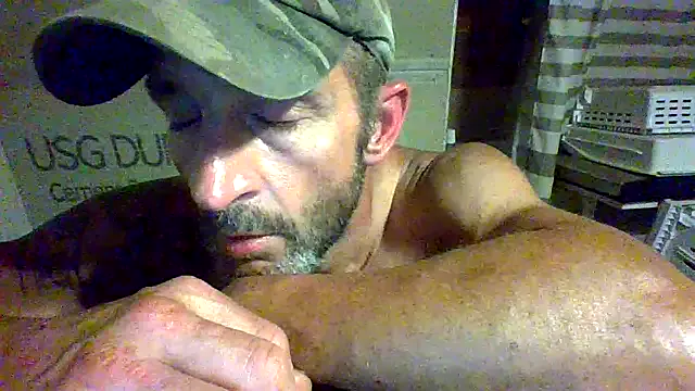 roouse – webcam model profile photo Image 9