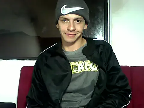 hina_porn – webcam model profile photo Image 3