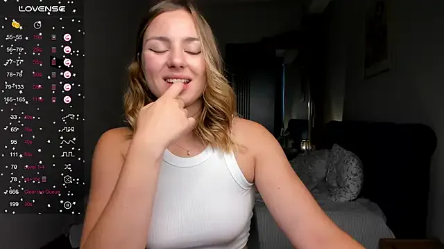 HillaryDiez – webcam model profile photo Image 3