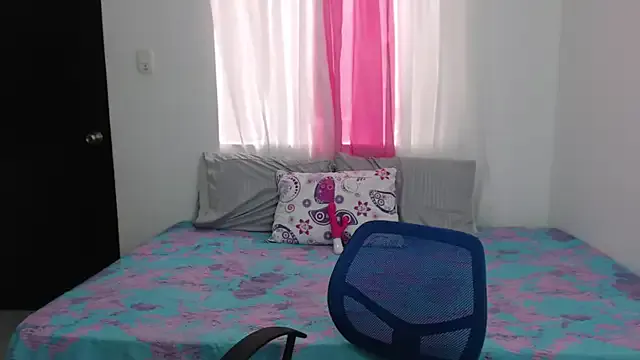 roouse – webcam model profile photo Image 19