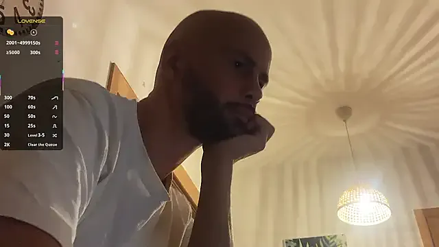 roouse – webcam model profile photo Image 17