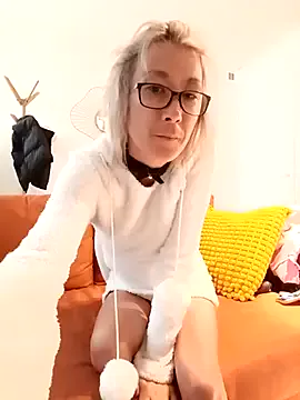  – webcam model profile photo Image 17
