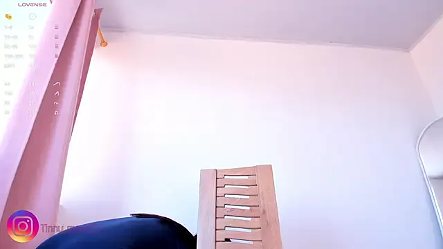  – webcam model profile photo Image 18