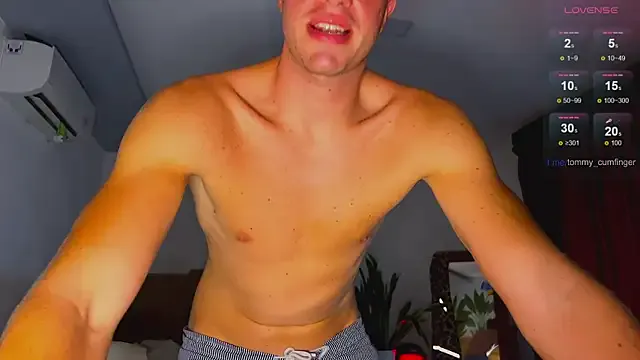 roouse – webcam model profile photo Image 10