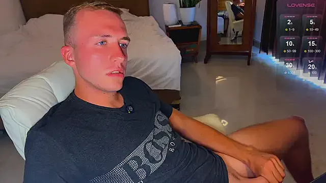 roouse – webcam model profile photo Image 17