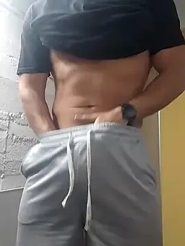 roouse – webcam model profile photo Image 16