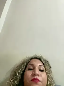 roouse – webcam model profile photo Image 8