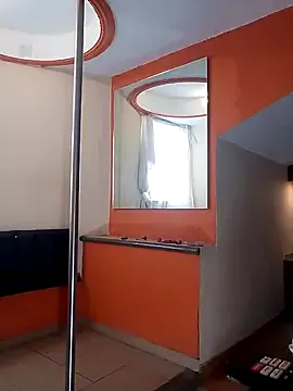 roouse – webcam model profile photo Image 12