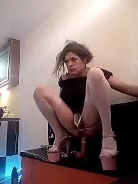 roouse – webcam model profile photo Image 13